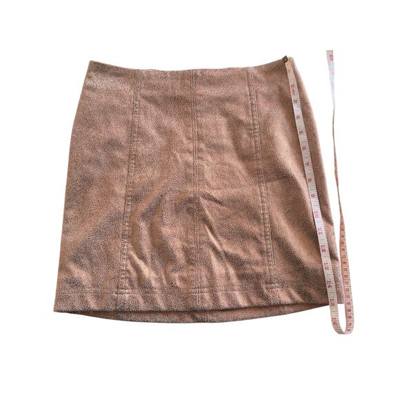 Free People Rose Gold Metallic Pleated Mini Skirt – Pre-Loved – Size 0 - Picture 9 of 11
